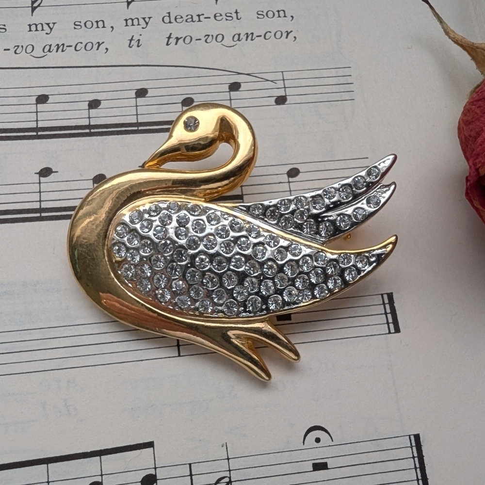 Elegant Gold and Silver Swan Brooch